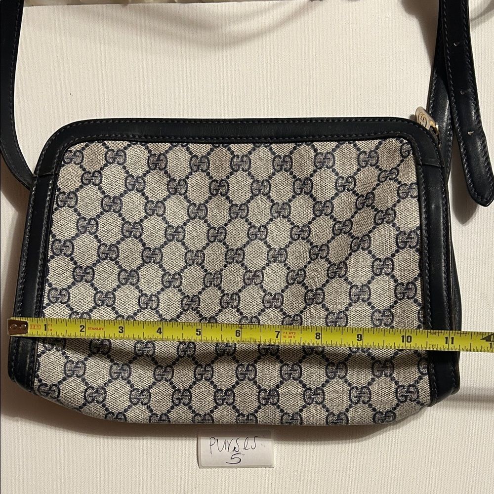 Gucci Signature Black and Cream Crossbody - Picture 3 of 5